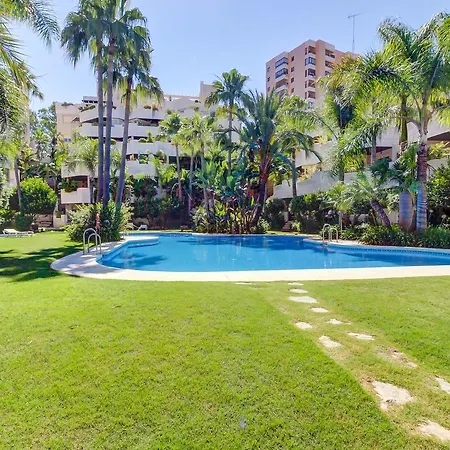 Apartamento Fuente Aloha * 马尔韦利亚