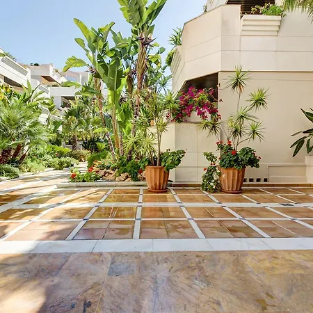 Apartamento Fuente Aloha * 马尔韦利亚